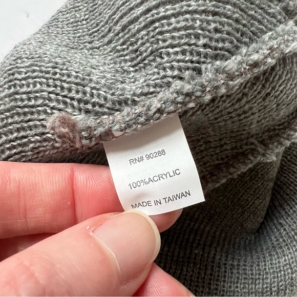 3/$30 Adidas Originals Logo Beanie Cap Gray White Trefoil Folded Cuff Hat NEW - Picture 6 of 7